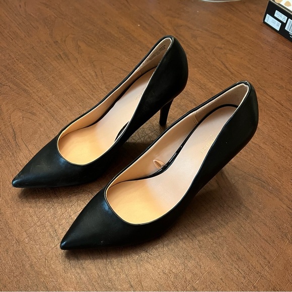 Ann Taylor Black Pointed-Toe Heels – Croc-Embossed Detail, Size 9 - Picture 4 of 7
